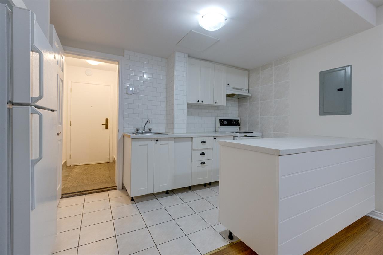 1 Bedroom - 4620 Avenue Barclay, Montréal
