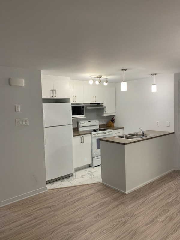 Magnifique Condo 31/2 à Louer / For Rent