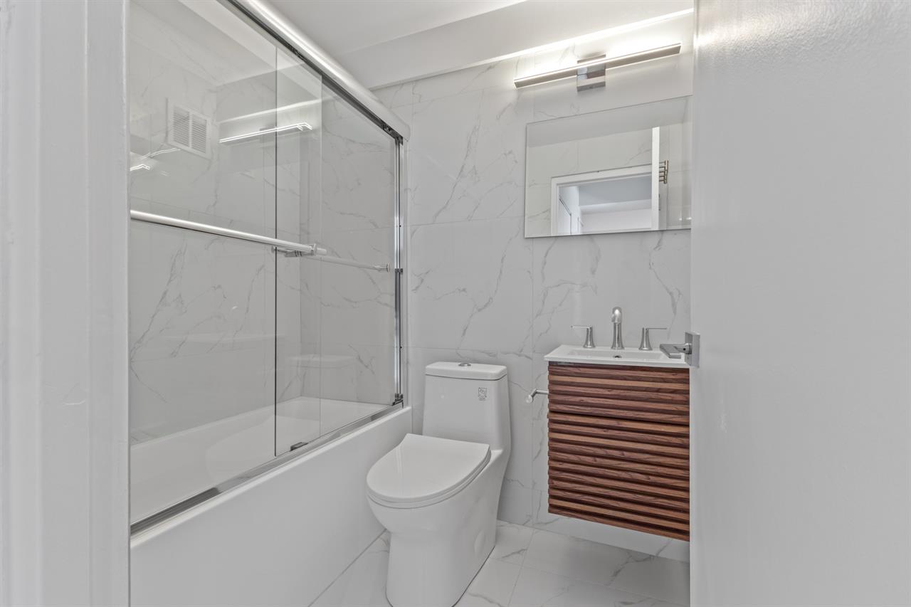 1 Bedroom - 3553 Rue Durocher, Montréal