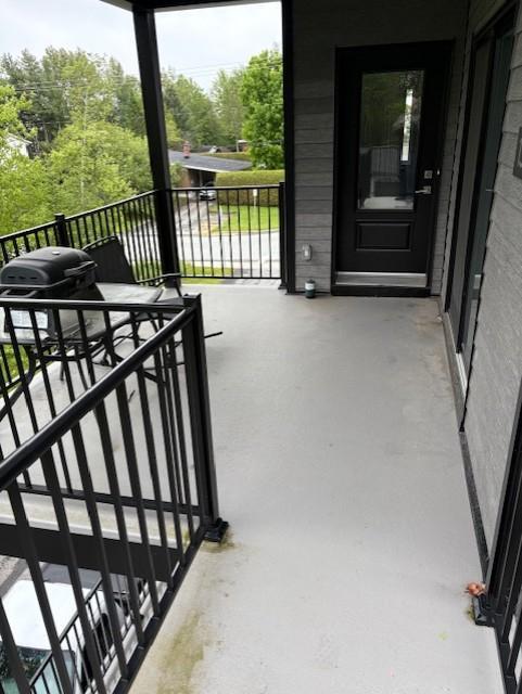 Grand 4 1/2 avec Garage détaché 13 x 18