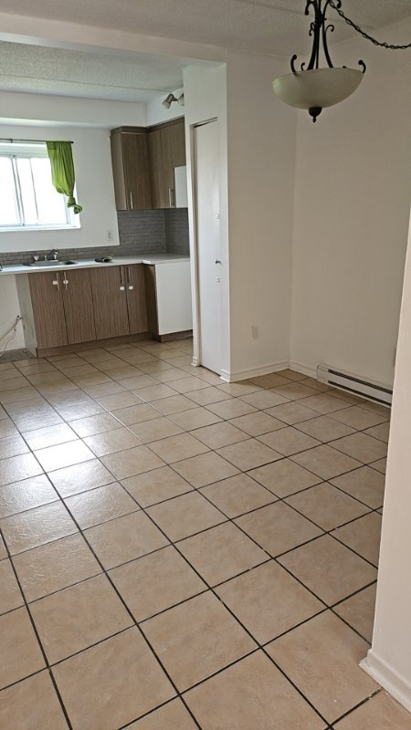 4 1/2 à Louer, Au 3e étage