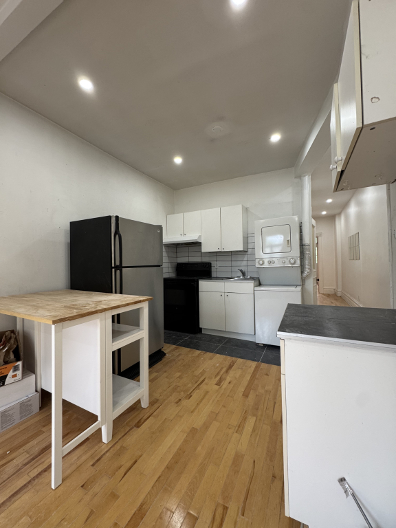 Mile-End - Superbe 4 1/2 Au 3e Étage