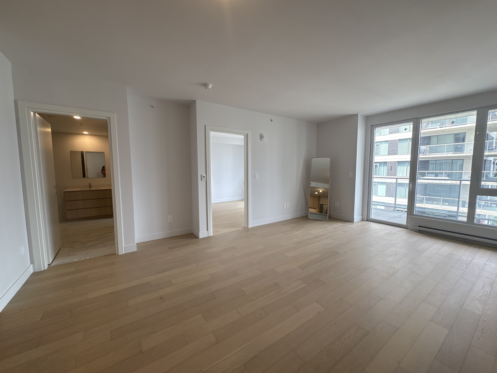 CONDO AVEC UNE BELLE ÉNERGIE CHALEUREUSE