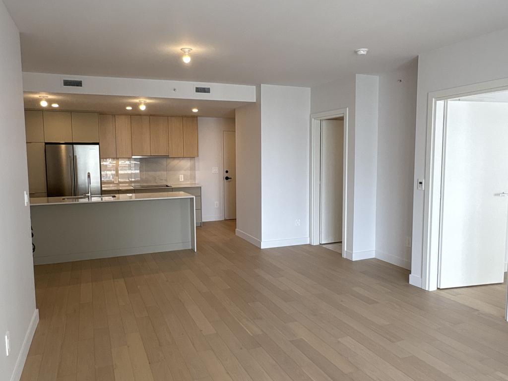 CONDO AVEC UNE BELLE ÉNERGIE CHALEUREUSE
