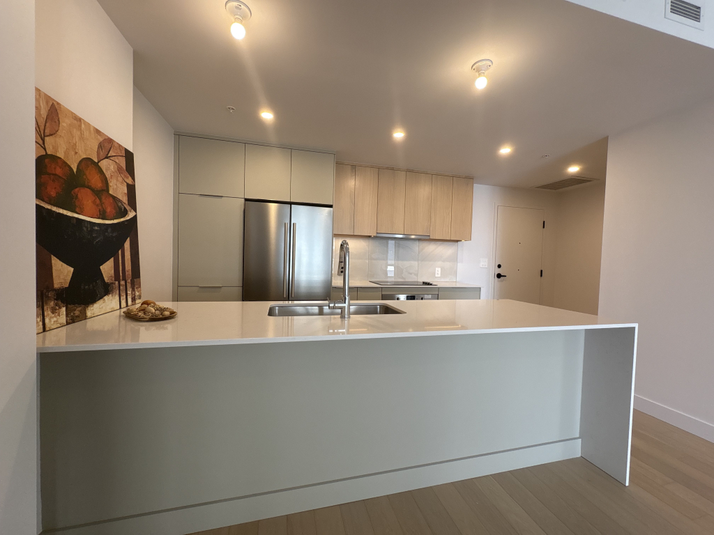 CONDO AVEC UNE BELLE ÉNERGIE CHALEUREUSE