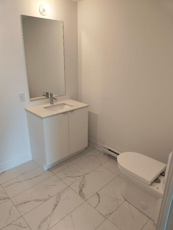 Studio 2 1/2 neuf metro Sherbrooke libre immediatement