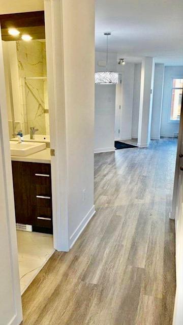 À LOUER SUPERBE 4,5 TRIPLEX LAVAL Près écoles et commerces avec stationnement (Ste-Rose/Champfleury)