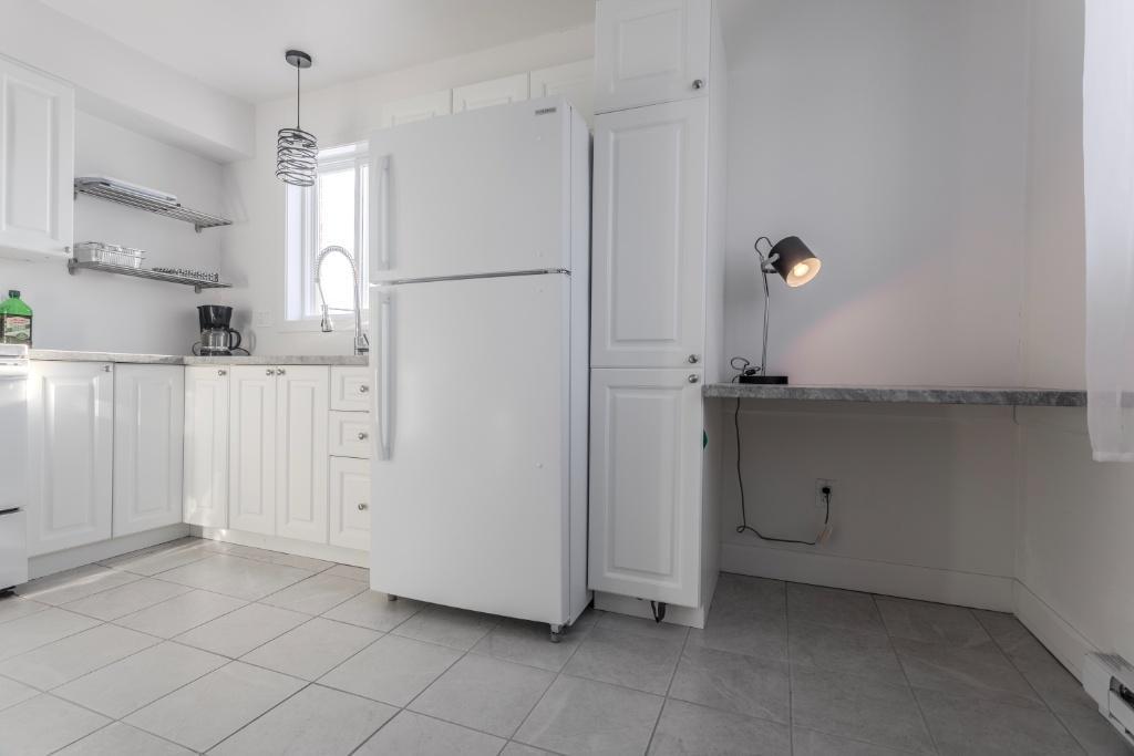 Beau grand 3 1/2 MEUBLÉ disponible à compter du 1er août 2025 !