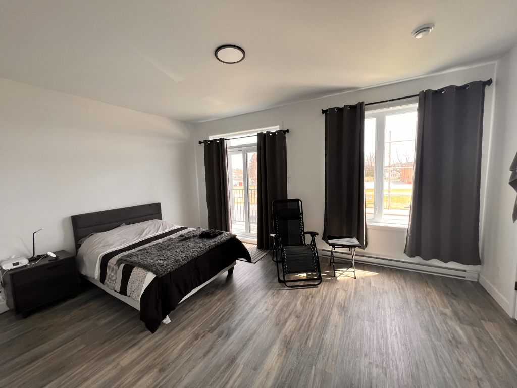 Beau Grand 4 1/2 à Louer à Farnham