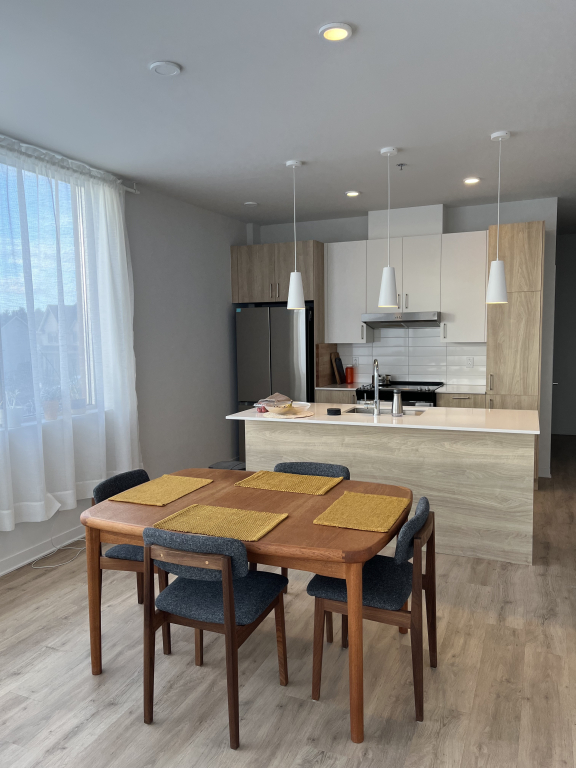3 1/2 Spacieux Tout-inclus Avec Bureau