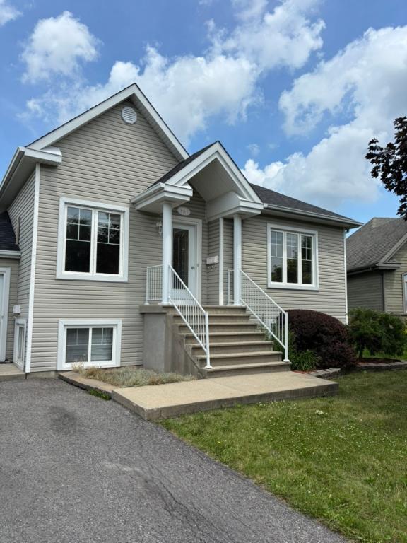 4 1/2 maison haut de duplex