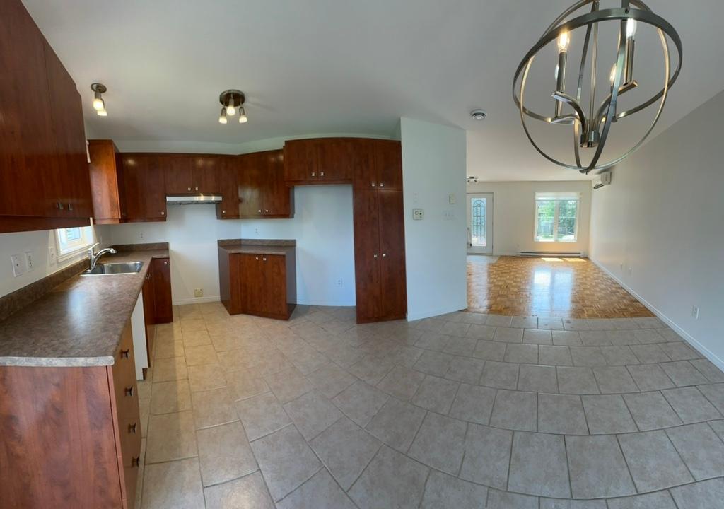 4 1/2 maison haut de duplex