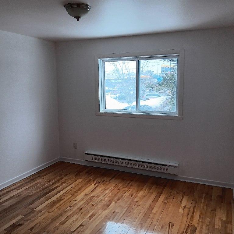 4 1/2 pièces, Rue Lamarre, Vieux-Longueuil (près centre Jacques-Cartier), 1er octobre