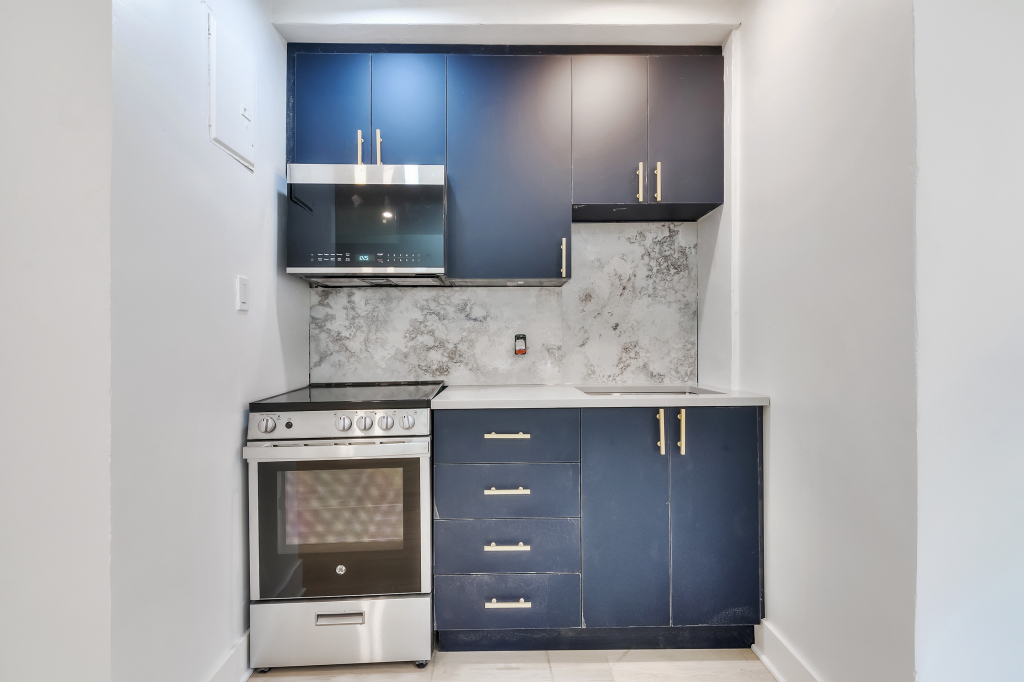 3 ½ RÉNOVÉ À MONTRÉAL – DISPONIBLE