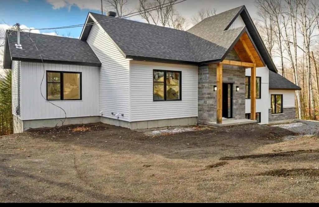Duplex - Logement 3 chambres à coucher 2 salles de bain