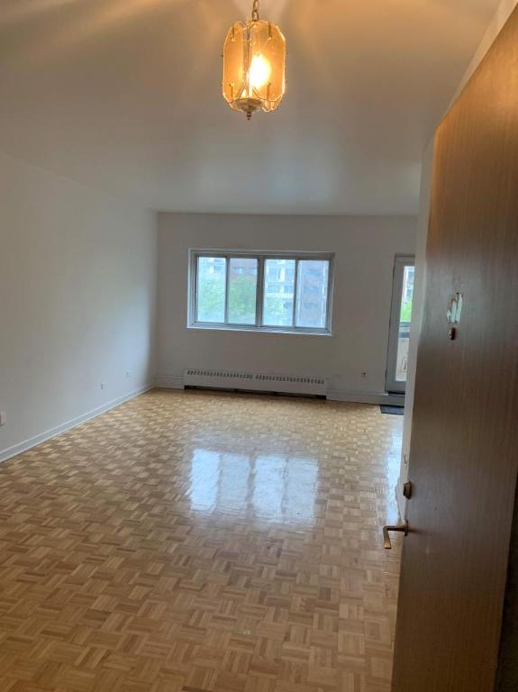 1 CH - 1 SDB - St-Laurent - $1,395 /mo