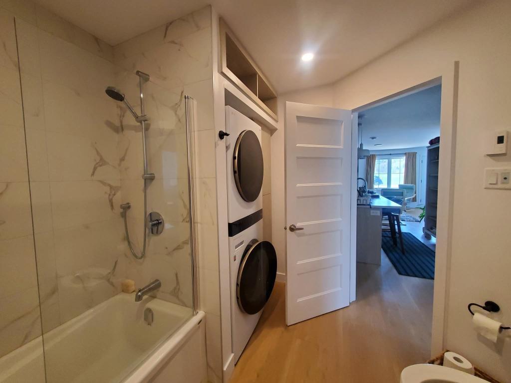 Appartement 4 1/2 à louer avec vue sur la montagne et accès à la rivière