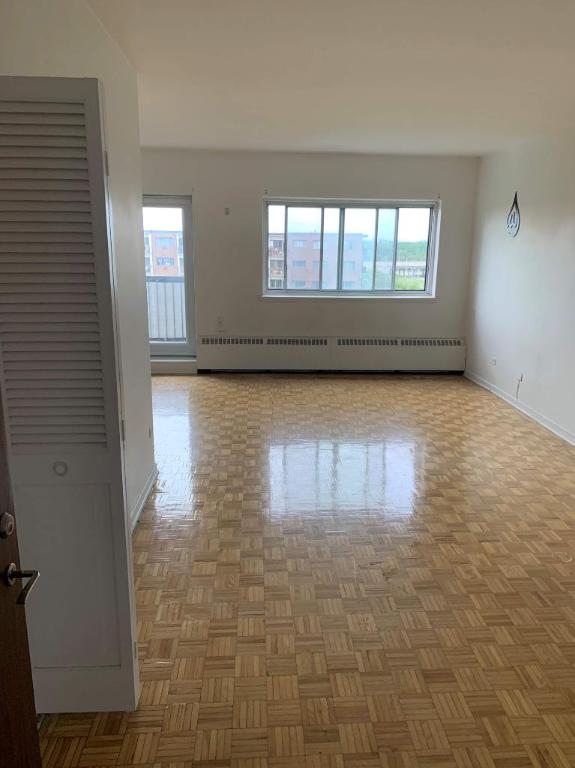 1 CH - 1 SDB - St-Laurent - $1,495 /mo