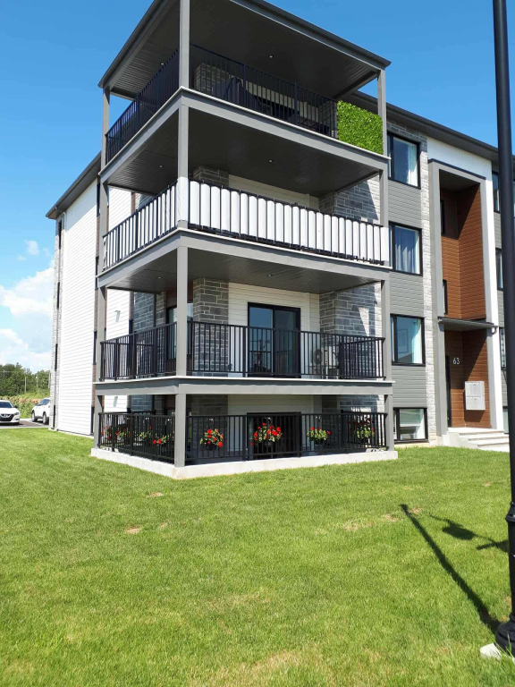 Grand 5 1/2 Avec Garage