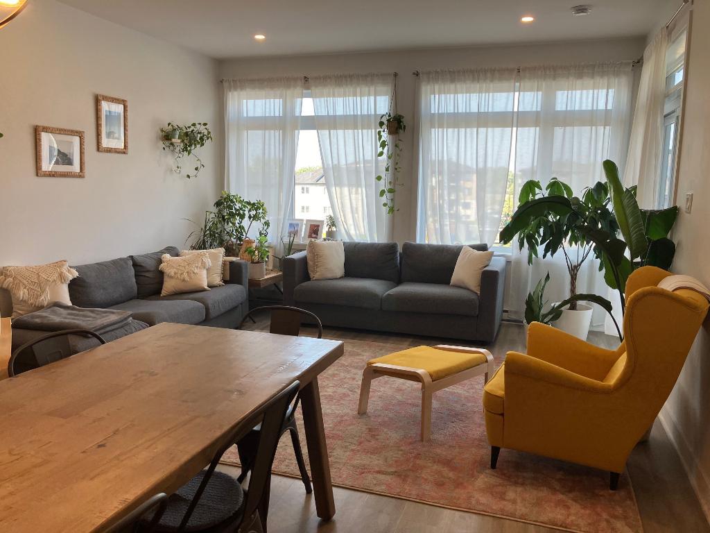 Superbe logement Otterburn Park LIBRE IMMÉDIATEMENT (voir inclusions)