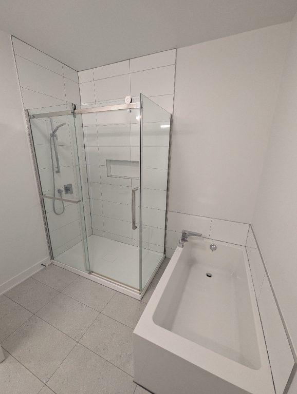 Superbe logement Otterburn Park LIBRE IMMÉDIATEMENT (voir inclusions)