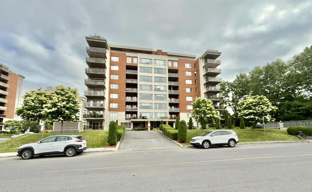 Condo 4 1/2 à Louer