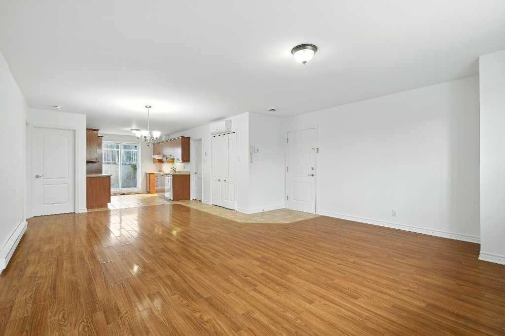 TRÈS GRAND APPARTEMENT 5 1/2 DE +- 1365 PI.CA AVEC THERMOPOMPE À LOUER À SAINT-RÉMI DÈS MAINTENANT!
