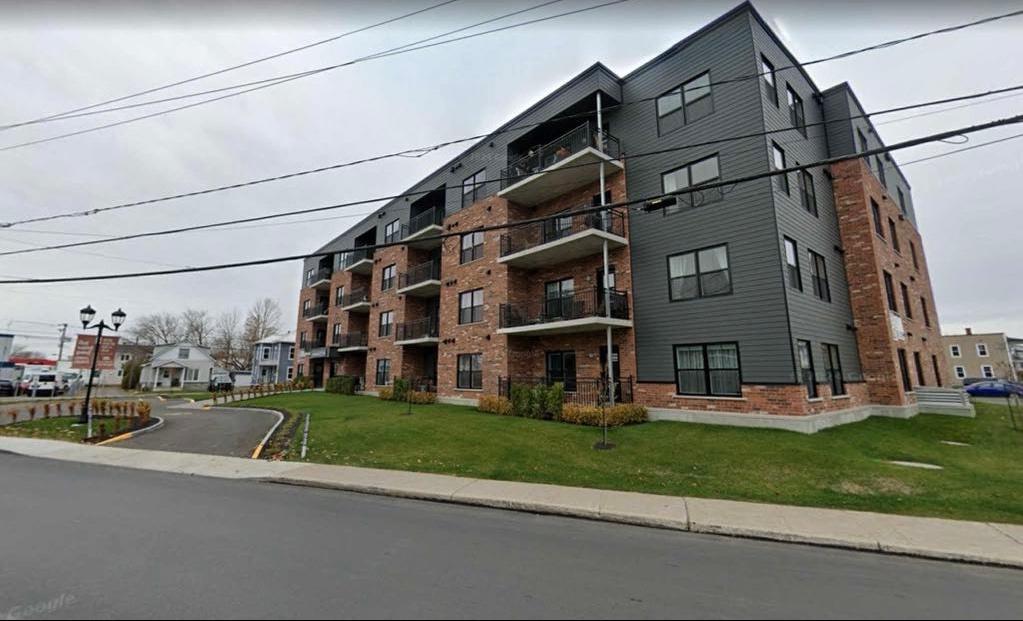 Grand condo 4 1/2 dispo 1er oct. 386 Notre-Dame Ouest, Victoriaville