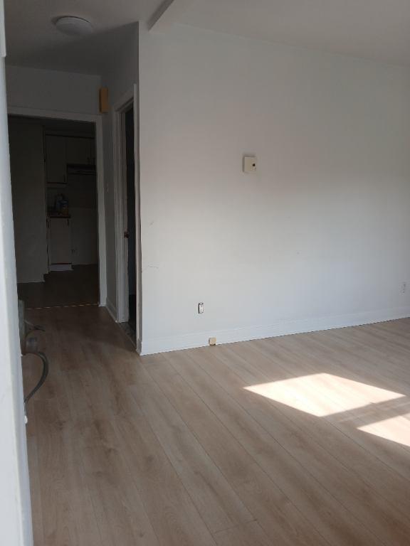 Appartement à louer - Vieux-Longueuil : 4 et demi, à l'étage