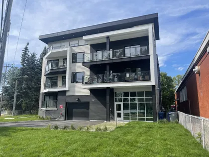 1 room apartment of 99m² in Laval (administrative region)
