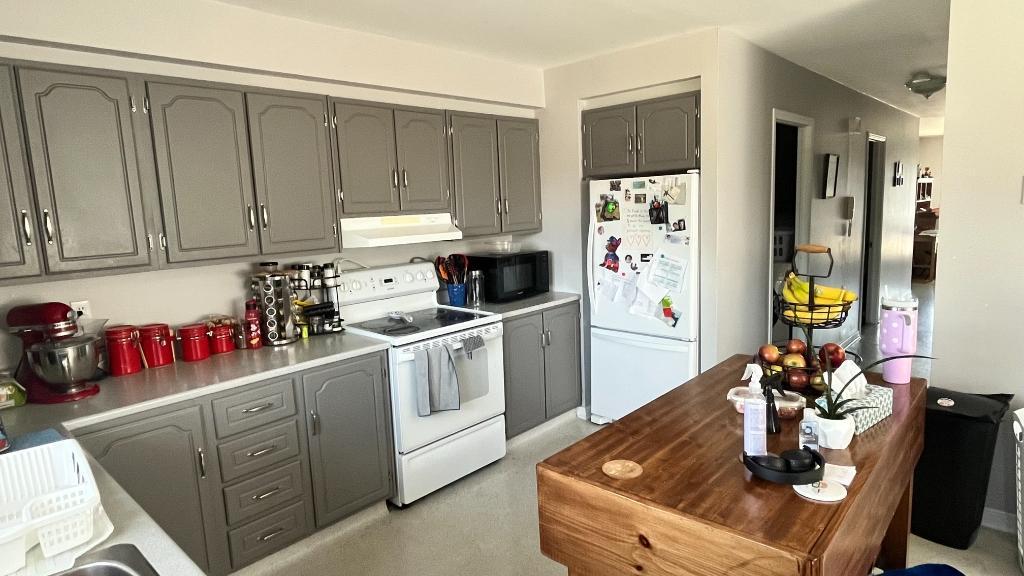 Appartement à louer: Beau et grand 4 1/2 éclairé