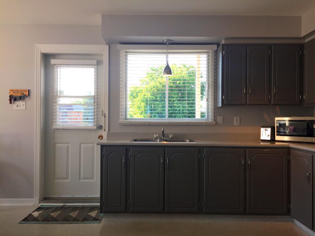 Appartement à louer: Beau et grand 4 1/2 éclairé