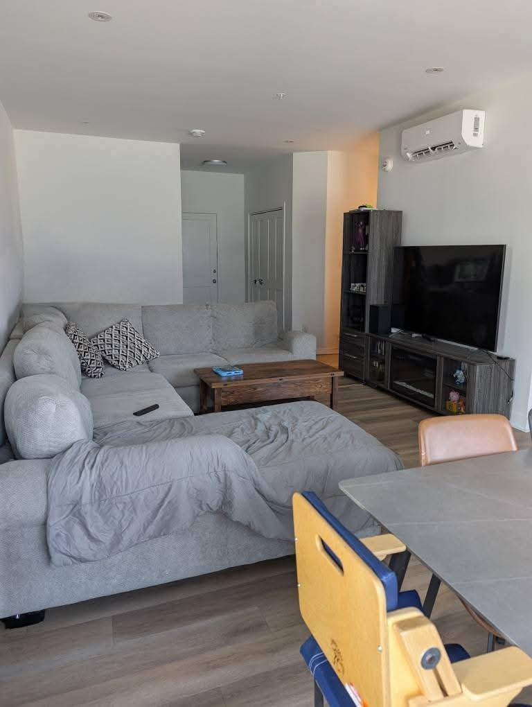 Appartement Condo 5 1/2 Très Propre