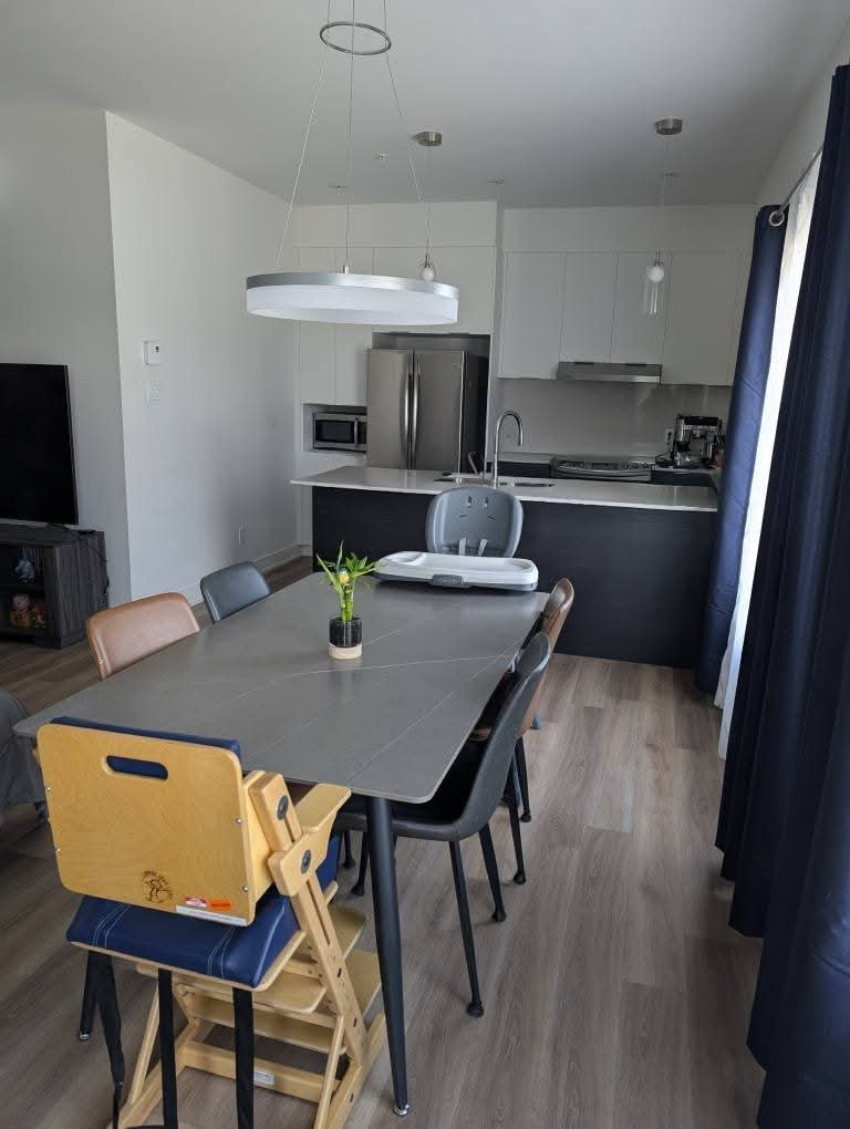 Appartement Condo 5 1/2 Très Propre