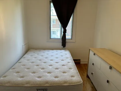 1 room of 25m² in Montreal