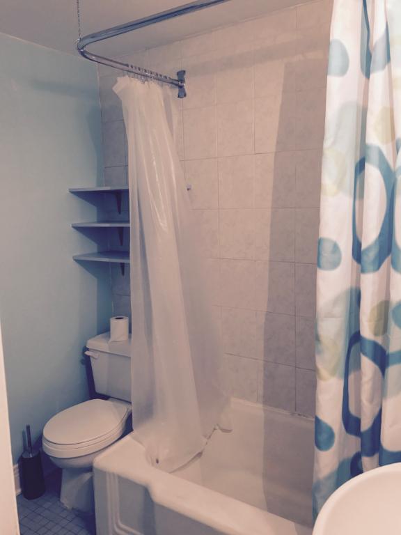 TRES GRAND 41/2 DANS LE HAUT DE COTE DES NEIGES LIMITE OUTREMONT ET VILLE MONT -ROYAL