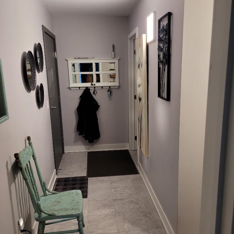 Beau grand 5 1\2 style condo
