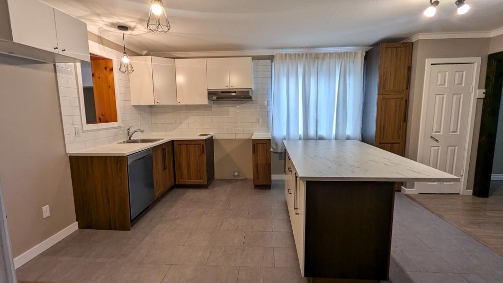 *Granby* Grand 5 1/2 avec sous-sol, bien situé