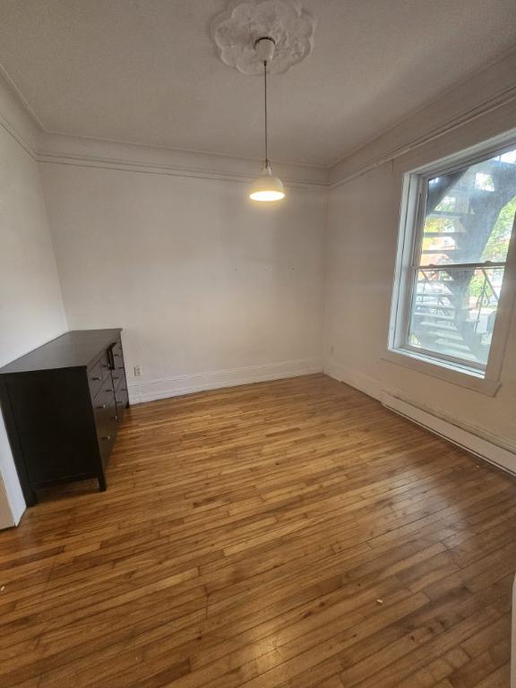 Appartement 4 1/2 à louer Rez-de-chaussée