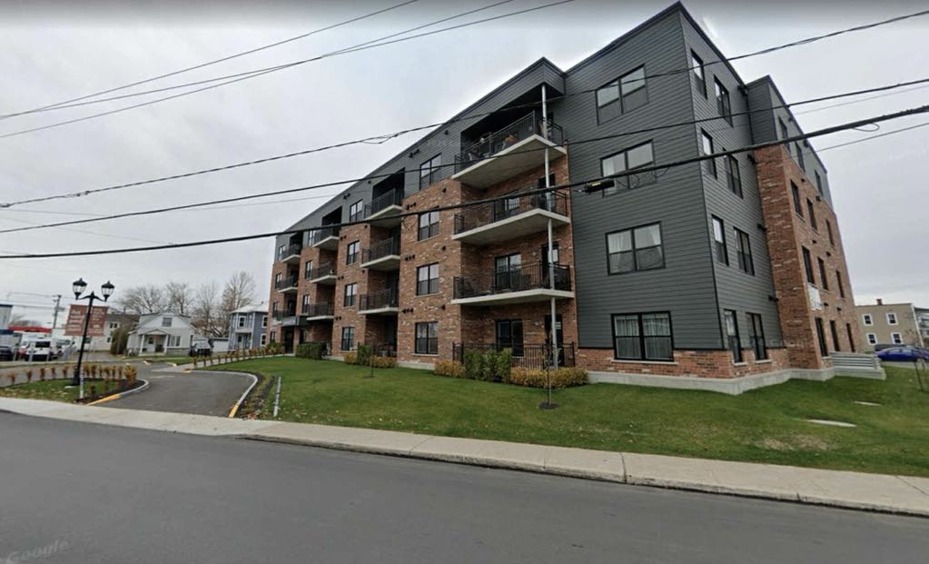 Grand Condo 4 1/2 Luxueux Avec Garage