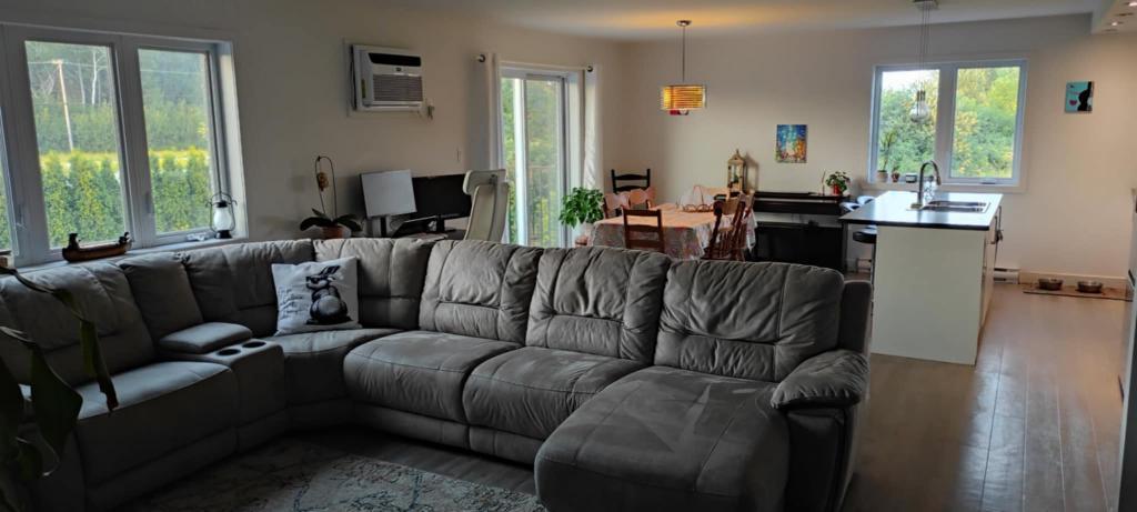 Grand 5 1/2 récent sur 2 étages à Richelieu