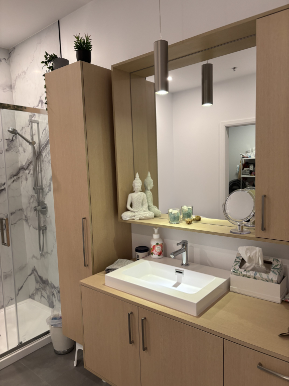 Condo Luxueux (cession De Bail)