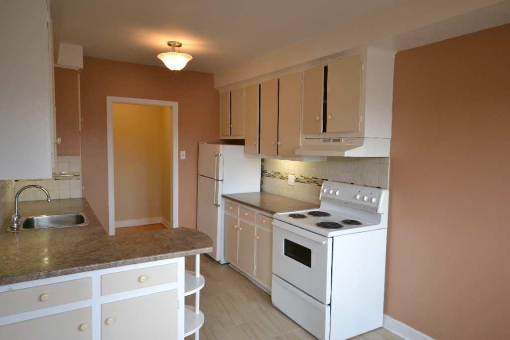 POINTE-CLAIRE - TRÈS GRAND ET LUXUEUX 3½ À LOUER