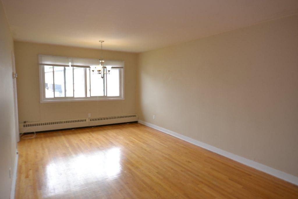 POINTE-CLAIRE - TRÈS GRAND ET LUXUEUX 3½ À LOUER