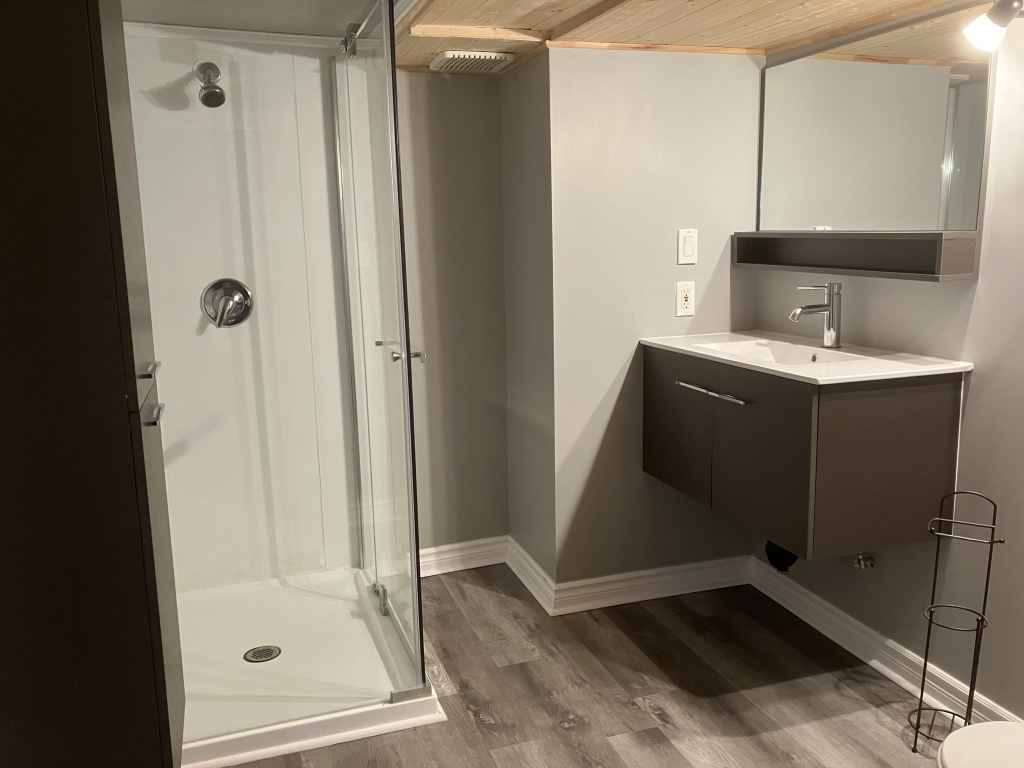 Logis Moderne - Une Chambre à Coucher