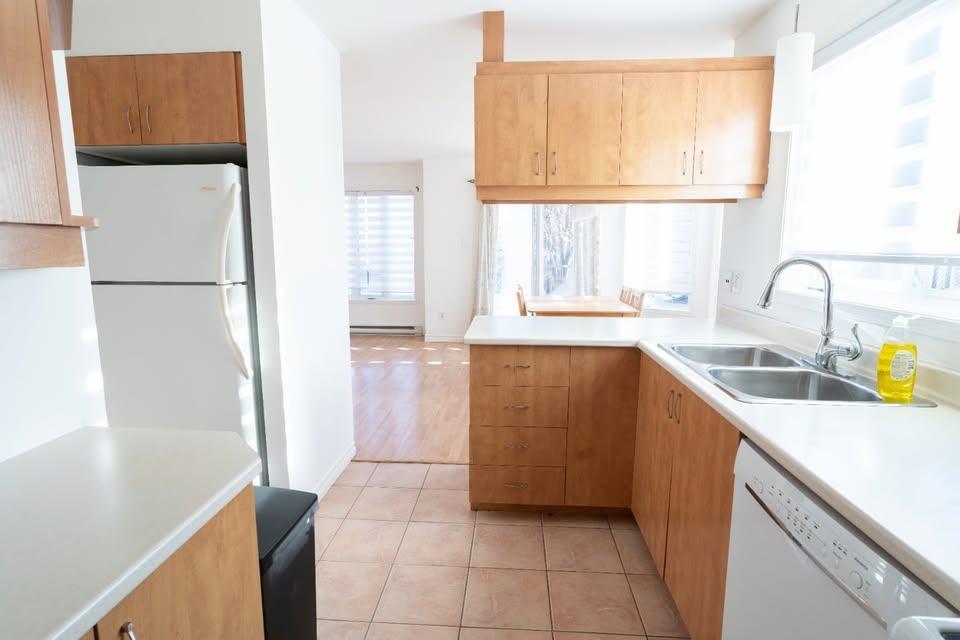 Grand condo lumineux a louer St- hubert 4 1/2