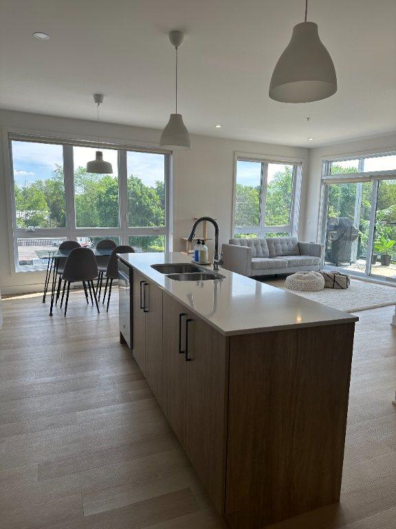 Superbe Condo, 4 1/2, très ensoleillé, garage et ascenseur, 1150 pc, Deux-Montagnes