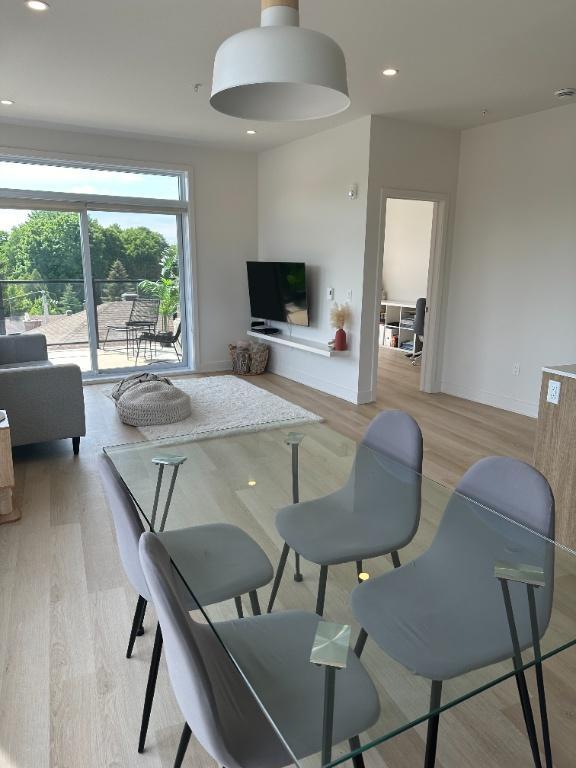 Superbe Condo, 4 1/2, très ensoleillé, garage et ascenseur, 1150 pc, Deux-Montagnes