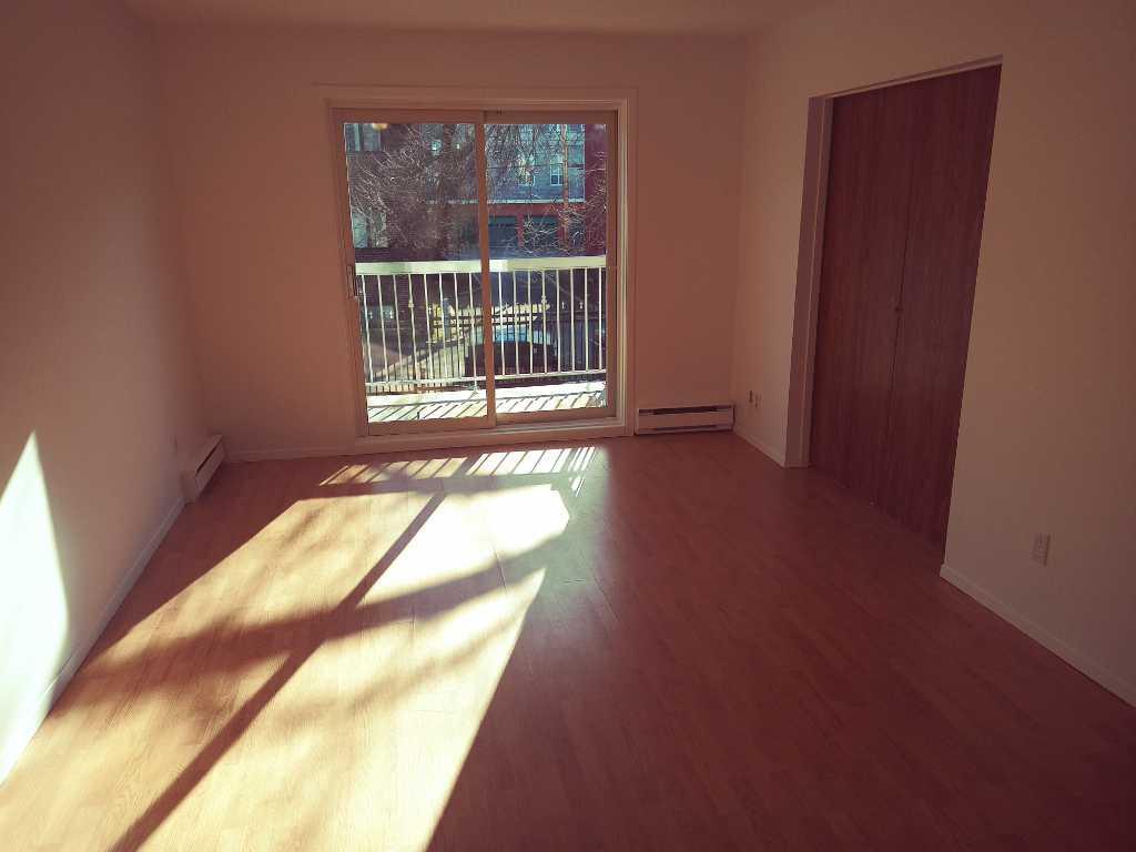 Très beau 4½, disponible dès maintenant