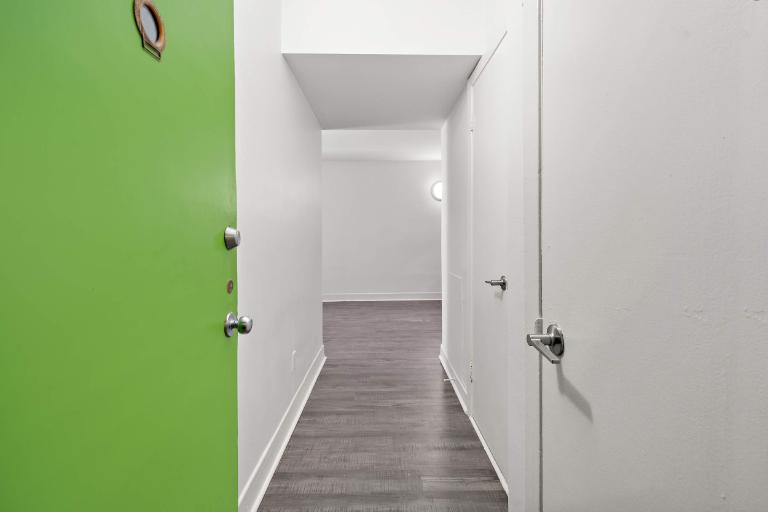GHETTO MCGILL- 3 ½ RÉNOVÉ & MEUBLÉ – 1 CHAMBRE FERMÉE
